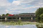 
Unbekannt gebliebene 294 überquert mit der Übergabe aus Stulln die Naabbrücke in Schwandorf. 16.06.2014
