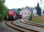 294 749 mit einen kurzen Güterzug am Haken fährt am 05.08.2014 durch den Hp.