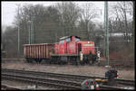 Mit nur einem Wagen am Haken fuhr DB Cargo 294825-5 am 7.2.2017 um 11.53 Uhr aus Georgsmarienhütte kommend in Hasbergen ein.