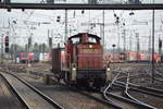 294 802-4 in Mainz Bischofsheim rangiert am Bahnhof.