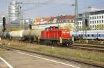 294 797 mit Gterzug am 17.04.2008 in Mnchen Ost