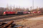 Buntes Sammelsurium am kleinen Ablaufberg in Stuttgart-Untertrkheim. Mehrere BR 294 und diverse Wagen geben sich ein sonntgliches Stelldichein. (11.01.09).