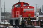 294 683-8 schiebt am 09.01.2010 einen leeren Zug aus Containertragwagen, der vorher aus der BASF kam, nach Gleis 105 im Gterbahnhof Ludwigshafen