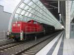 294-843 war am 6.7.2005 mit einem Gterzug bei der Durchfahrt von Ludwigshafen Mitte.