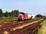 295 074-9 mit bergabgterzug nach Osnbarck auf Bahnhof Bramsche am 2-6-2000.