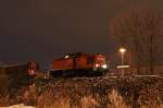 298 325 wartet am Abend des 06.01.2010 im Bf Stralsund Rgendamm auf seine Heimfahrt nach Mukran