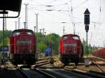 Die beiden Rangierloks (298 328-6 und 298 329-4)  vom Knigs Wusterhausener Gterbahnhpfs warten am Wochenende neben der 266er von Captrain. Sie rahmen die 346 025-8 der Press ein, welche im Bauzugeinsatz zwischen Knigs Wusterhausen und Lbbenau ttig ist.