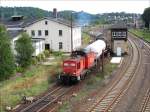 298 321 rangiert mit Kesselwagen in Nossen; 24.08.2006  