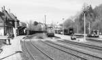 Zu Reichsbahnzeiten waren längere Aufenthalte in Lobenstein fast unvermeidlich. Die Pause wurde am 13.5.91 unter anderem zum Rangieren genutzt, damit die Zuglok 106 480 die Reise nach Blankenstein nur noch mit den beiden ersten Personenwagen und neuer Zugnummer fortsetzen konnte.