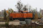 V 60 D Solvay Soda Deutschland GmbH Lok 2 wartet auf nchsten Einsatz, Werkbahn Solvay, fotografiert im Bhf. Bernburg am 01.11.2011 --> Die Lok wurde 1969 mit der Fabriknummer LEW 12352 fr VEB Vereinigte Sodawerke Bernburg-Stafurt gebaut.