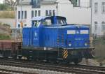 346 025 - 8 der PRESS mit einem kurzen Zug aus Flachwagen, dieser wird wohl mit den 
Teilen des westlichen Interimsbahnsteiges von Radebeul  Ost beladen. 25.10.2013 14:17 Uhr.