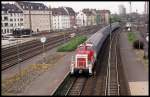 360599 zieht am 21.4.1992 um 14.09 Uhr eine Silberlinge Garnitur in den untere Bahnhof des HBF Osnabrück.