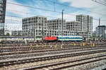 362 849-2 rangiert einen 2. Klasse-Waggon (Gattung: Bomz) des alex bei München Hackerbrücke.
Aufgenommen am 21.4.2017.