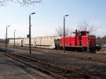 Nach bergabe von neuen Pkw an das Autohaus Heil wartet 362 856-7 am 21.03.2006 im Bahnhof Leipzig-Knauthain (KBS 550: Leipzig - Zeitz - Gera) mit den entladenen Wagen auf die Rckfahrt zum Rbf Leipzig-Engelsdorf.