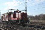 Railsystems RP 363 170-2 mit dem DGV 93942 von Gotha nach Horka Gbf, am 28.02.2023 in Neudietendorf. Am Haken hatte sie den Fahrleitungsmontagewagen Nr. 4 (99 80 9536 001 7 D-RPRS).