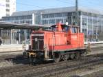 363 135-5 dieselt langsam am 24.Mrz durch den bahnhof Mnchen Heimeranplatz.