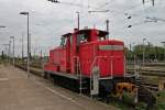 Auch die 363 209-6 von DB Schenker stand in Karlsruhe Hbf abgestellt. Auf dem Bild erkennt man die Khlerseite der Lok. (10.05.2013)