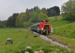 363 815 mit einem Sonderzug auf der Ilztalbahn nach Freyung am 01.05.2014 bei Röhrnbach.