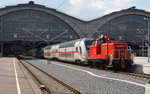 Mit dem IC 2035 am Haken verlässt 363 685 am 09.04.16 die Bahnhofshalle des Leipziger Hbf.