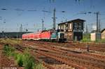 364 390 schleppt am Morgen des 08.06.07 in Chemnitz Hbf eine 143 mit ihrem Dosto-Regionalzug zur Wagenwartung auf dem Gelnde des ehemaligen AW Chemnitz.