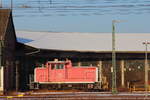 364 882-1 vor dem Lokschuppen im ehemaligen BW Lichtenfels am 27.01.2017.