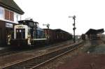 V60 365 131-2 mit bergabegterzug Wanne Eickel-Gronau auf Bahnhof Gronau am 25-11-1992.