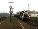 365 438-1 mit eine bergabegterzug auf Bahnhof Salzbergen am 28-9-2001.