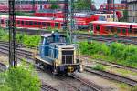 Rangierlok 365 143-7 befindet sich im Bahnhof Ulm in Warteposition.Bild vom 15.6.2015