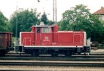 Diesellok 365-239-3 rangiert in Stuttgart.
