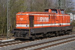V 28 des RVM (98 80 3423 013-2 D-RVM) am Stellwerk Rn in Rheine (7.4.16).