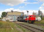 EBS 102 002-3 und CTL ST43 R007 (92 80 1252 021-1 D-CTL) am 08.09.2012 bei der Wochenendruhe in Karsdorf.