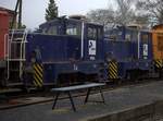 Abgestellt im Bahnhof Benndorf  auch 2 Lokomotiven vom Typ V22, hier mit  einer  Klimaanlage nachgerüstet.