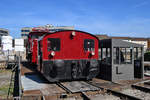 Die Diesellokomotive Köf 4714, Baujahr 1934 routiert gemeinsam mit der 1940 gebauten Elektrolokomotive 163 008-6 auf der Drehscheibe im Eisenbahnmuseum Heilbronn. (September 2019)