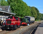 Am 25.9.16 rangiere die Köf Conrad zusammen mit der Lok 65 in Simpelveld.

Simpelveld 25.09.2016