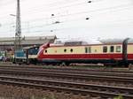 DB Museum 333 068-5 schiebt VT11.5 TEE am 16.06.17 beim Sommerfest in Koblenz von einen Gehweg aus fotografiert