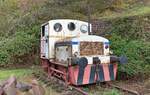 Deutz (46476) Typ OMZ 122 R als Denkmallok beim Steinbruch (Basalt AG) in Schmelz - Michelbach am 03.11.2023  Bahnstrecke 3274