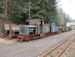 Abgestellte Grubenloks im Schaubergwerk  Volle Rose in Ilmenau am 25.April 2022.