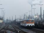 In Gütersloh Nord rollt gemächlich der MAN-Schienenbus der Osning-Bahn ein.