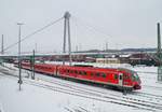 Am 13.03.2013 konnte ich diese 610er Doppeleinheit unter dem neuen modernen Luftsteg in Hof Hbf fotografieren.