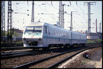 610010 am 23.4.1994 fährt in Höhe des Verkehrsmuseums in Nürnberg um 12.10 Uhr in Richtung Hauptbahnhof.