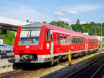 BR 611 010 mit einem RE nach Ulm Hbf in Sigmaringen, 03.06.2018.