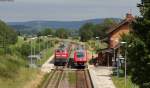 IRE 3215 (Neustadt(Schwarzw)-Ulm Hbf) mit Schublok 218 464-6 und 611 001-9 als IRE 3208 (Ulm Hbf-Neustadt(Schwarzw) bei der Kreuzung in Dggingen 29.7.12