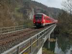 Auf der Fahrt durch das obere Donautal berquert 611 515 mit zwei weiteren 611ern als IRE 3206 von Ulm nach Neustadt (Schwarzwald) mehrmals die Donau, wie hier in Gutenstein (06.04.2014).