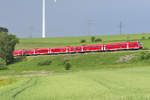 Noch ein Sonntagsfoto! Am Sonntag 27 Mai 2018 waren gleich 3 Triebwagen der Baureihe 612 als RE Hof - Nürnberg unterwegs. Hinter Oberkotzau geht es bergauf ins Fichtelgebirge Richtung Martinlamitz und hier bei Fattigau hat man sogar schöne Blicke auf zwei Bahnstrecken.