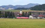 Von den zahlreichen Wanderwegen rund um Altstädten bestehen viele Möglichkeiten, Züge und die Kirche St.