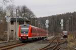 612 061 verlsst Zeulenroda unt Bf Richtung Regensburg. Eine Besonderheit der Strecke Weida-Mehlteuer sind die EZMG-Signale, welche die DR aus der UdSSR importieren lie. Sie sind sonst nur noch uerst selten zu finden.(12.2.2011)