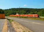 Br 612 in Dreifachtraktion als RE von Erfurt nach Wrzburg beim Verlassen des Bahnhofs Zella-Mehlis in Richtung Meiningen.