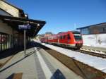 612 592 steht am 04.03.13 im Bahnhof Schwarzenbach/Saale als RE 3049 zur Weiterfahrt nach Hof Hauptbahnhof bereit.