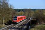 Recht eintönig ist der Personenverkehr im Pegnitztal geworden. Zwischen Neuhaus und Bayreuth kann man praktisch nur noch die Baureihe 612 beobachten, aber wenigstens zeigen sich diese Neige-Technik Triebwagen in einem aktuell sehr guten Pflegezustand. Deswegen dokumentierte ich am Morgen des 02. April 2016 den 612 095 auf seiner Fahrt als RE 3757 von Lichtenfels nach Nürnberg HBF bei Neuhaus an der Pegnitz in vorfrühlingshafter Landschaft.