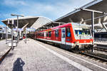 928 560-1 hält als REX 5868 (Braunau am Inn - Mattighofen - Salzburg Hbf - Freilassing), in Salzburg Hbf.